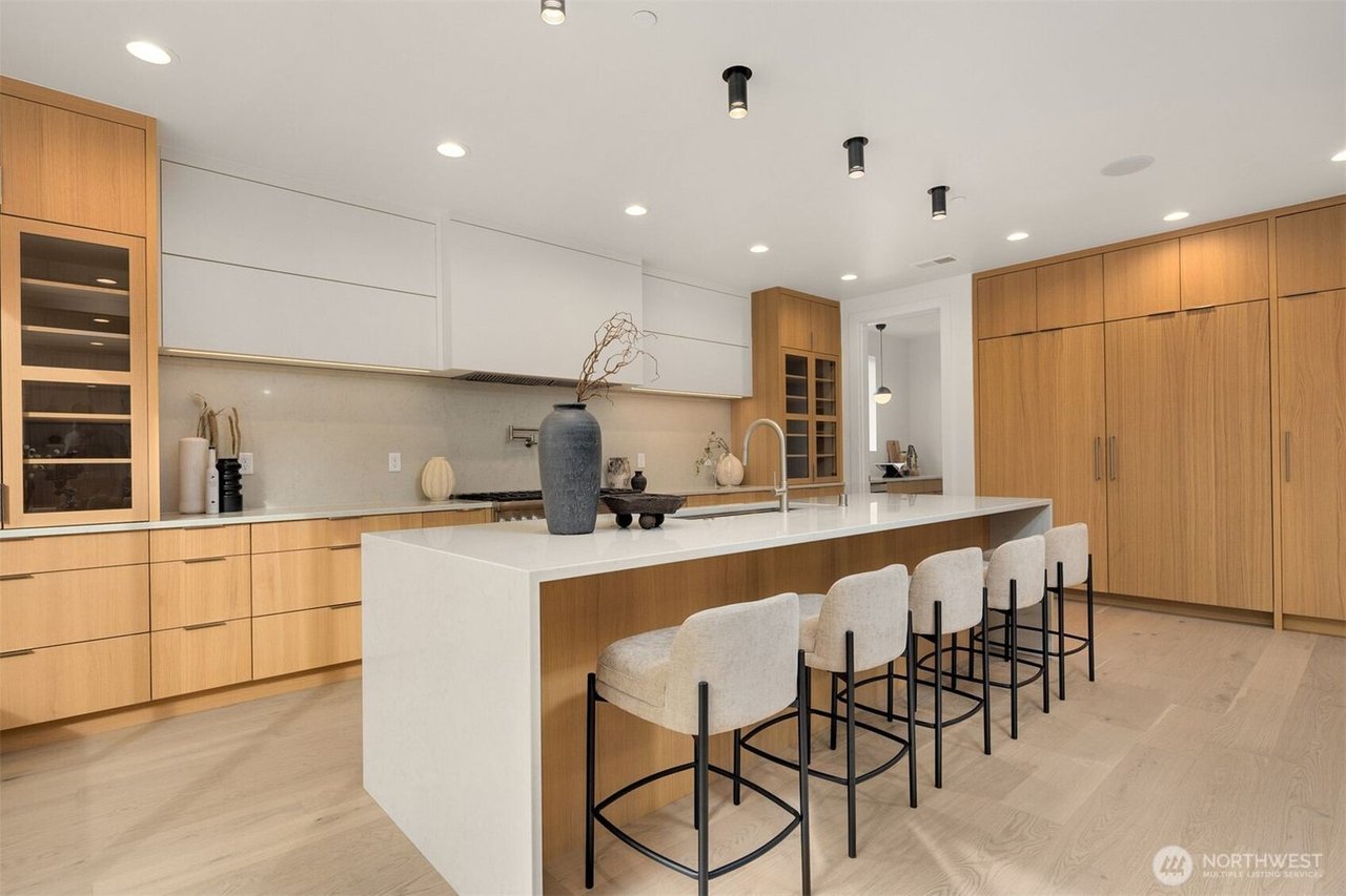 29 20th Ave