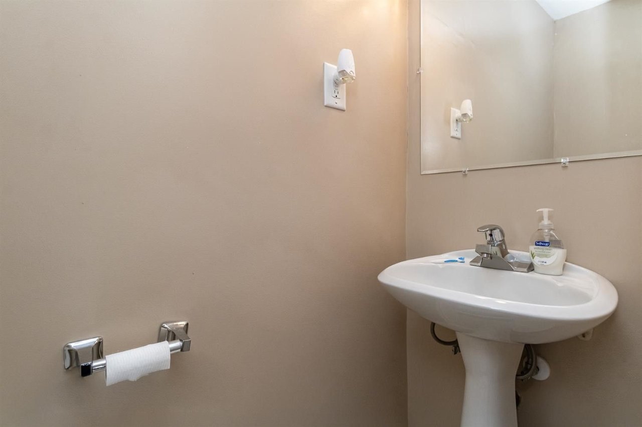 618-622 N Shelby Pl, Hobart, IN