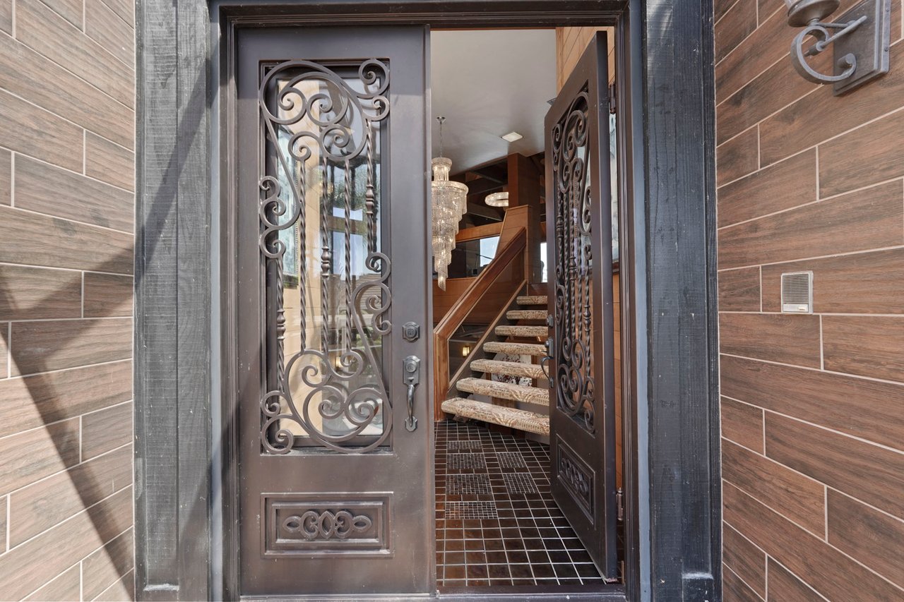 3845 Peninsula Ct