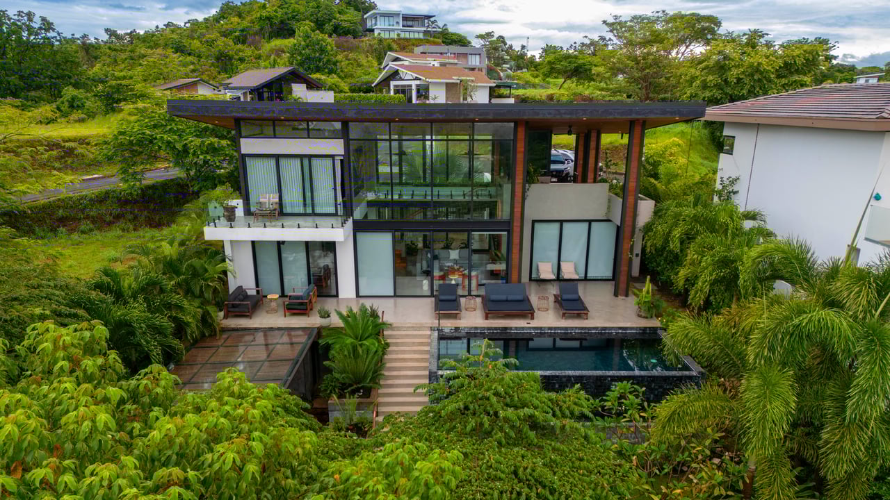 GARDEN HOUSE