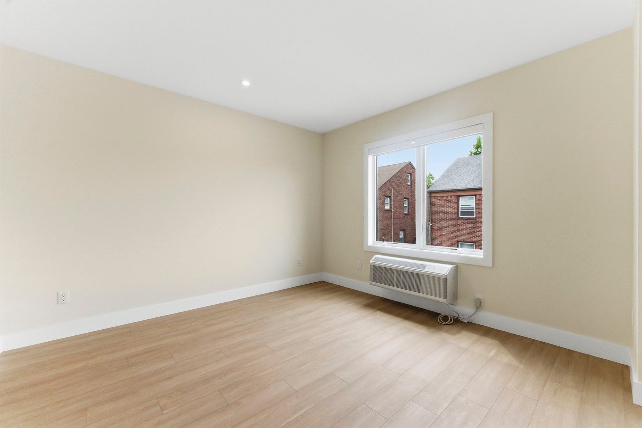 850 Broad Ave