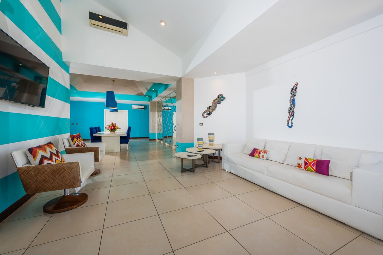 Peninsula Double Penthouse 62/63 Langosta