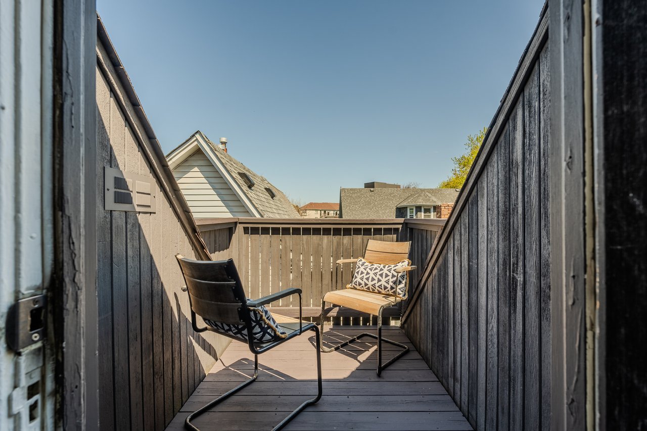 389 Woodbine Ave