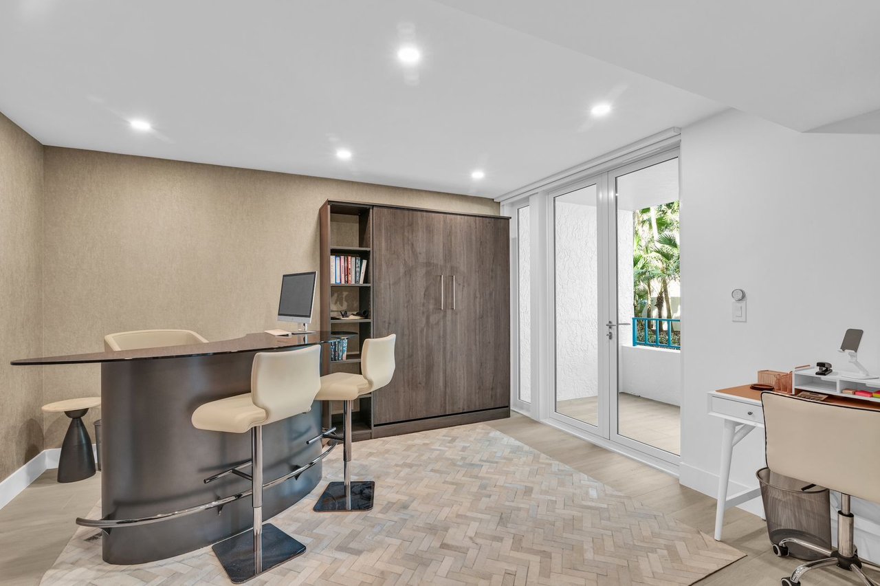 100 SE 5th Ave, Unit 106