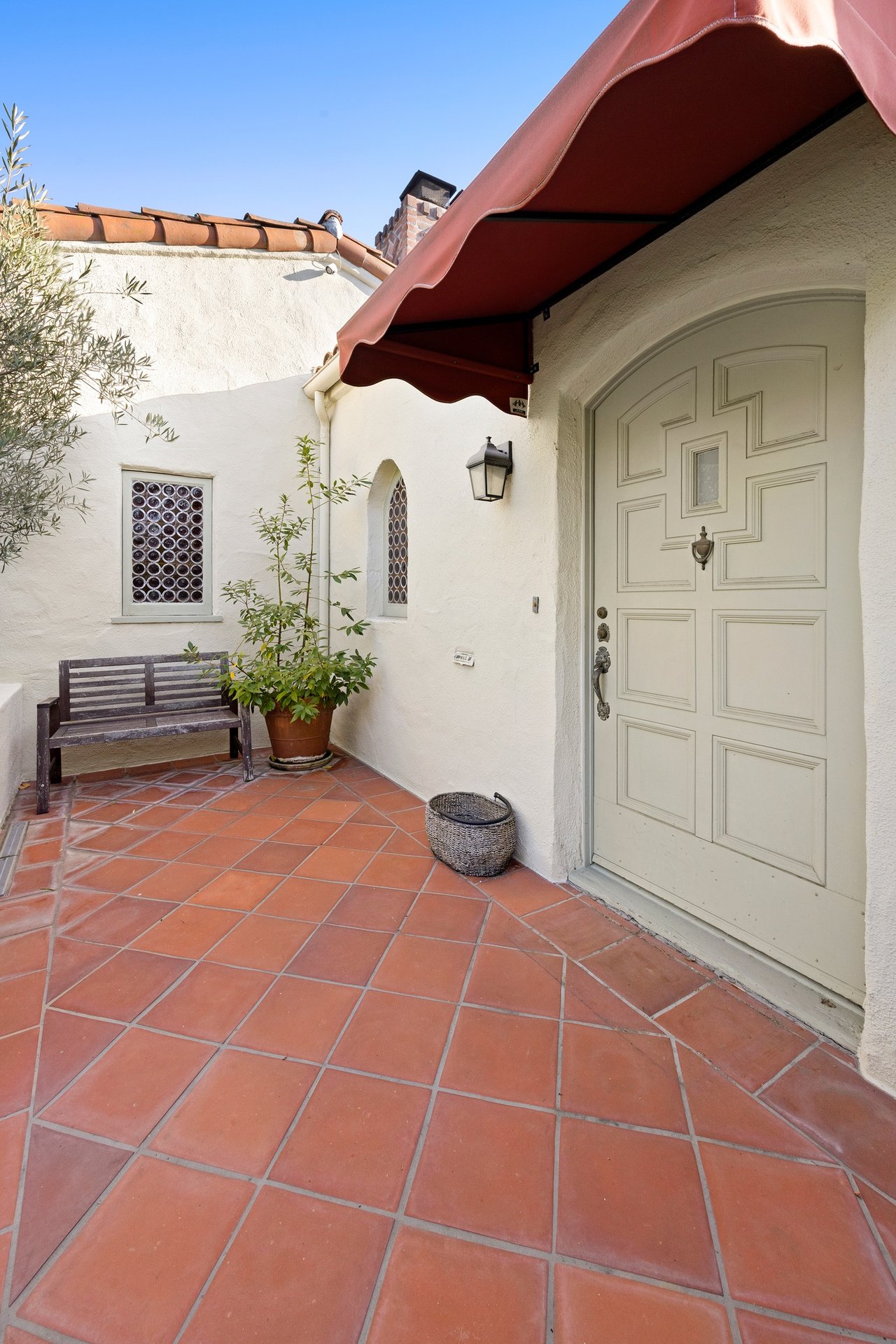 6502-6504 Commodore Sloat Drive