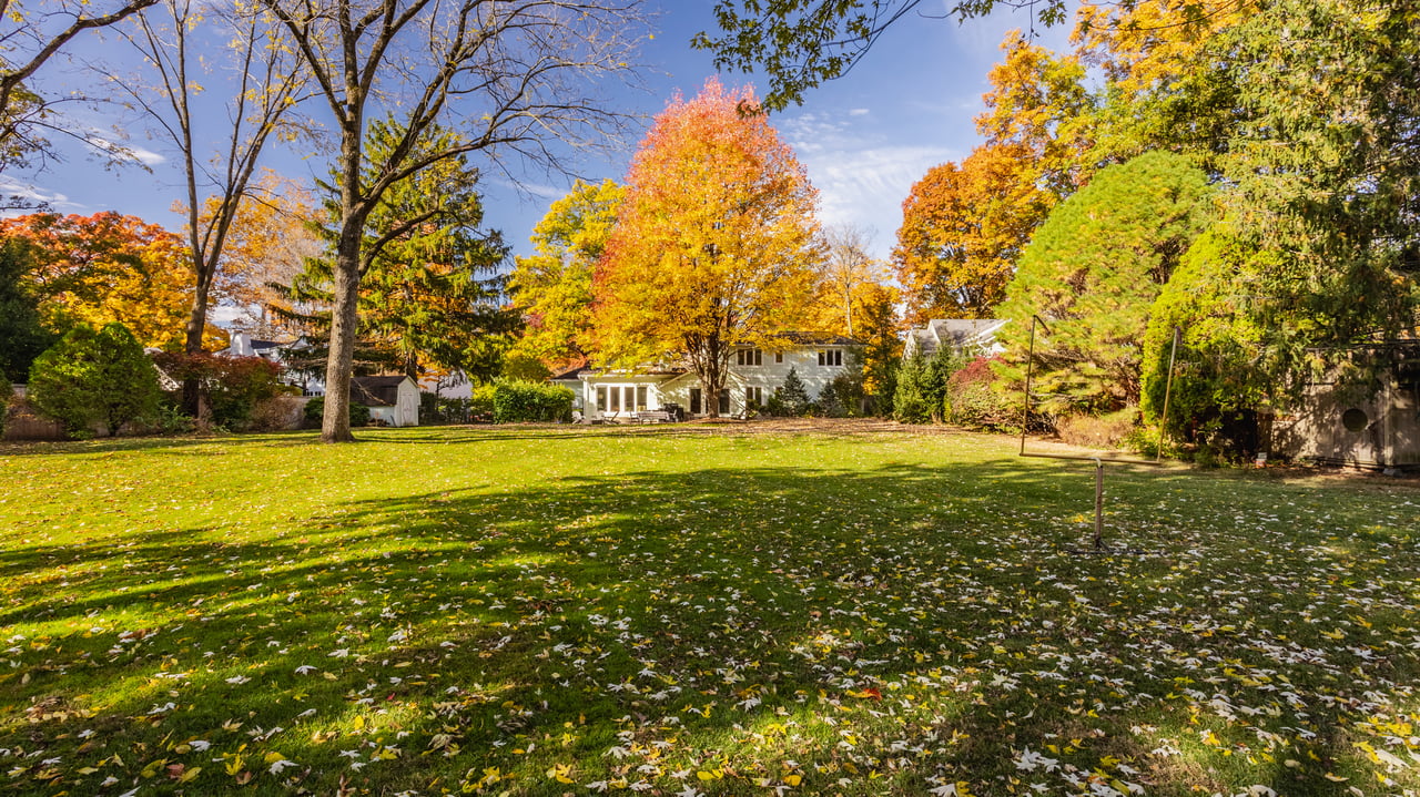 8045 Broadway Street