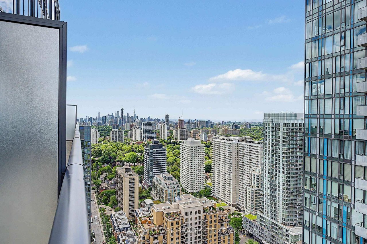 PRESTIGE LIVING AT YONGE & EGLINTON