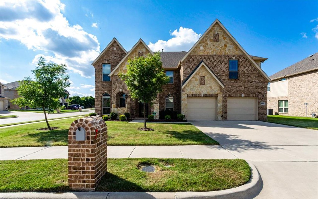 4401 Lydia Ln