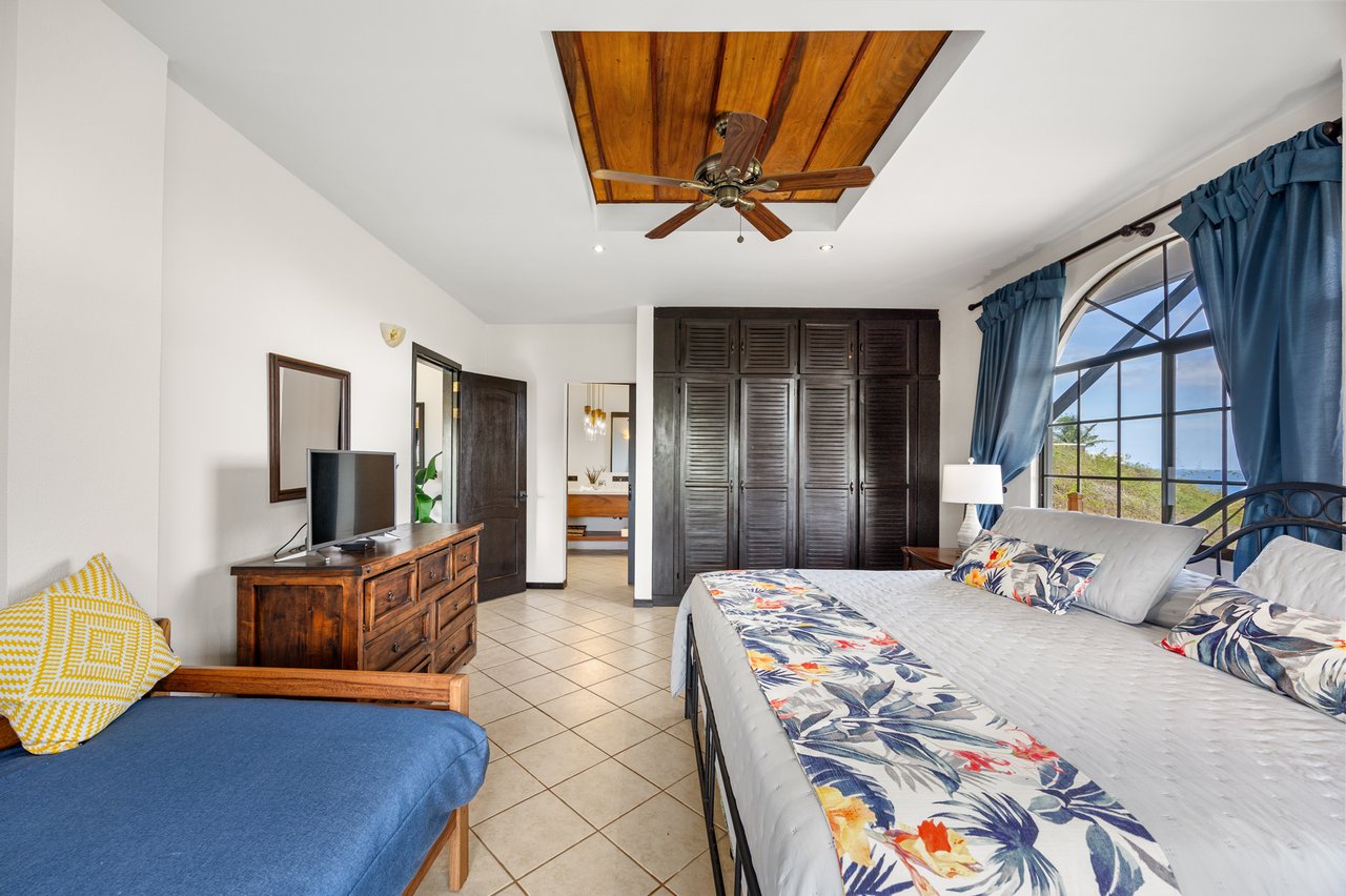 Casa Mimosa | Versatile Luxury Retreat Just 3 Minutes from Flamingo Beach