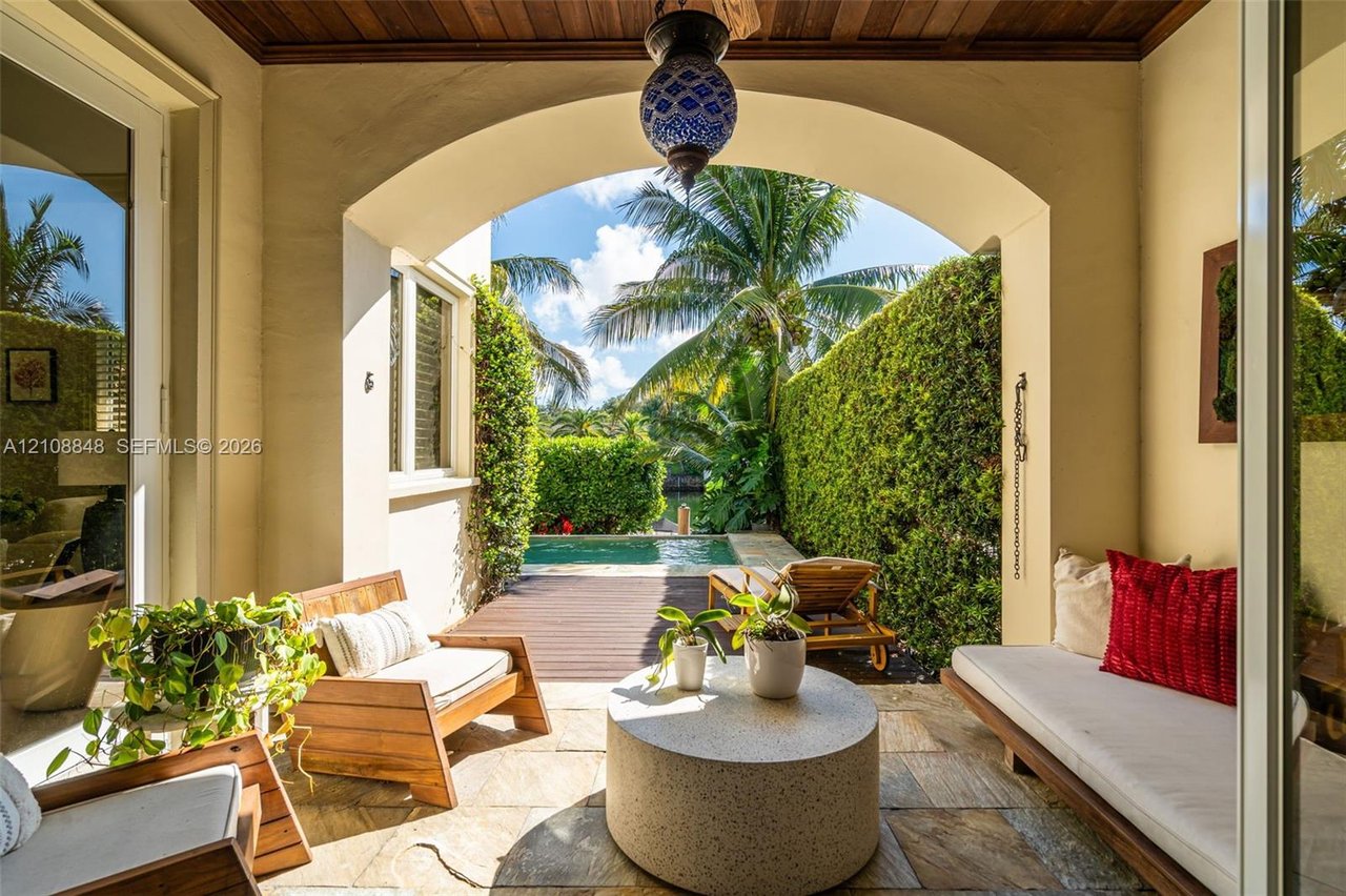 4815-university-drive-coral-gables-fl-home-for-sale-backyard