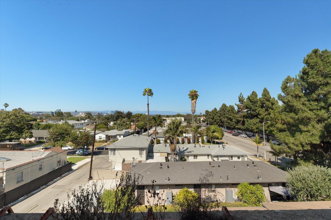 12321 Ocean Park Blvd #17