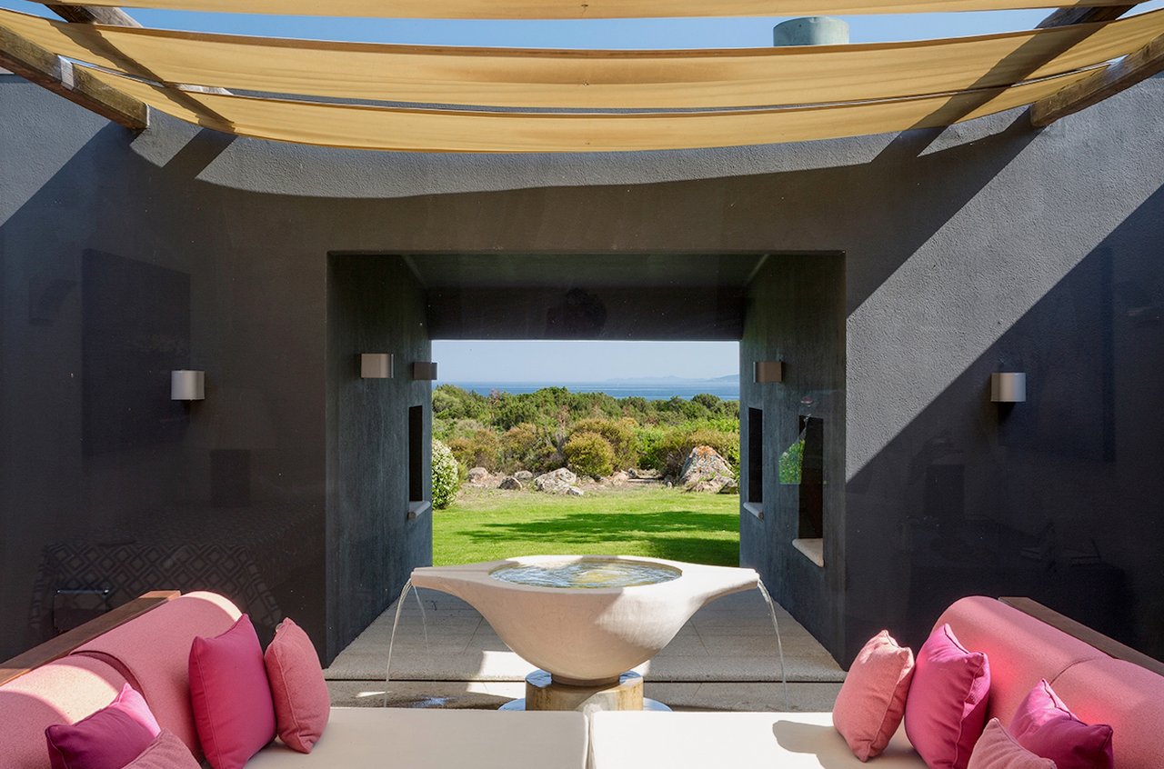 Breathtaking Beachfront Vacation Villa