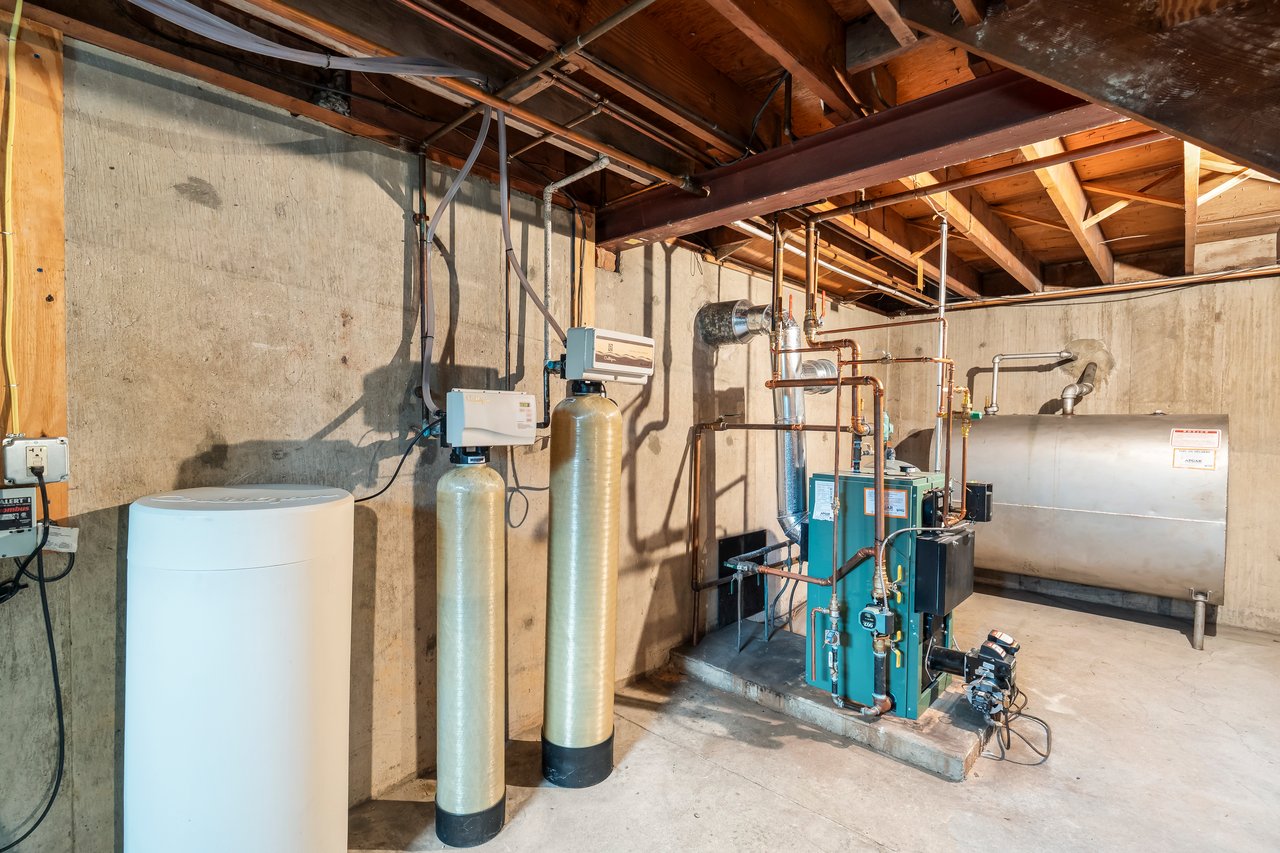 2186 Polk Valley Road