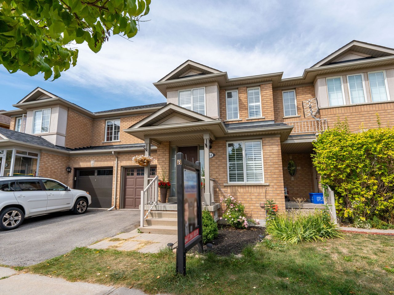 84 Grasslands Ave