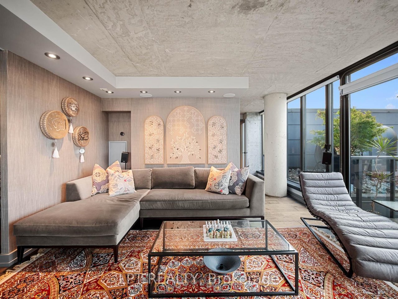 PENTHOUSE LUXURY IN KING WEST