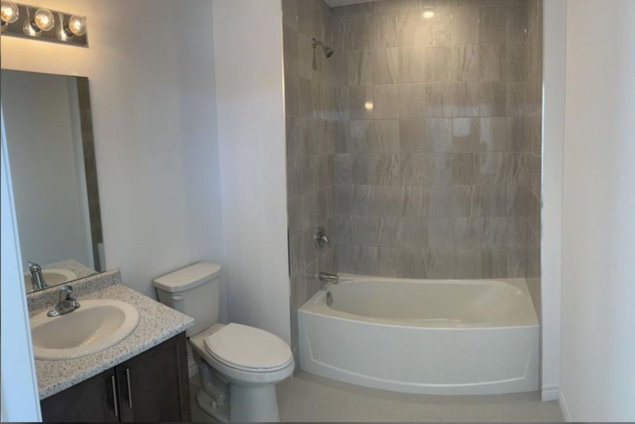 460 Dundas Street E 121
