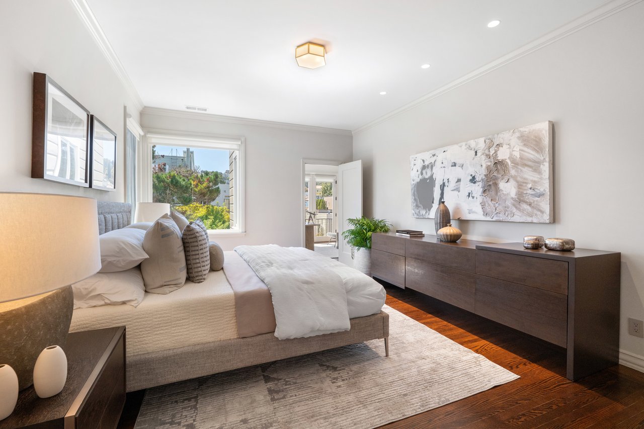 Stylishly Renovated & Palace-Adjacent