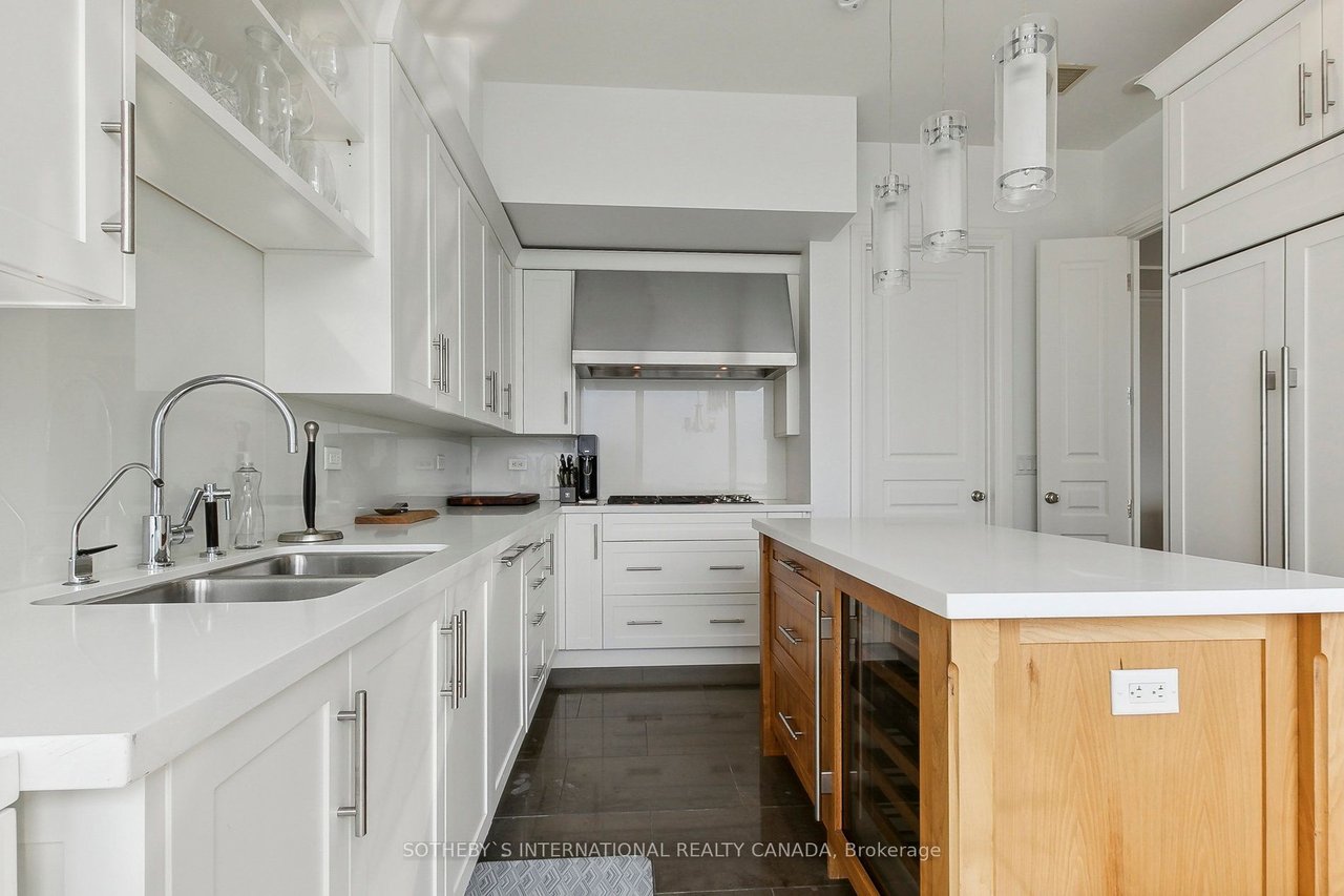 183 Wellington St W 3005