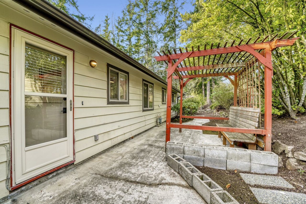 9632 S 216th St, Kent, WA 98031