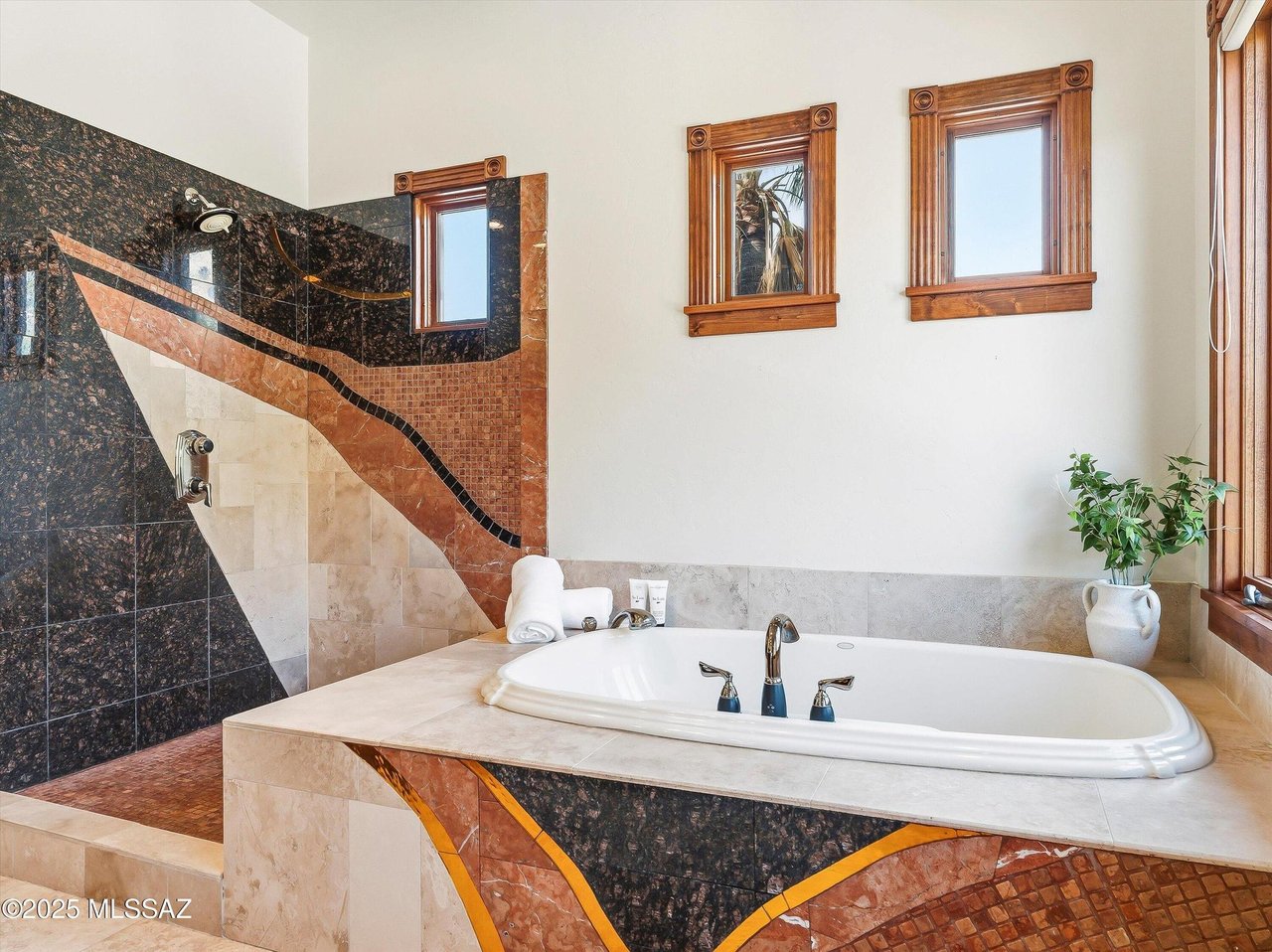 Luxury in Skyline Country Club Estates