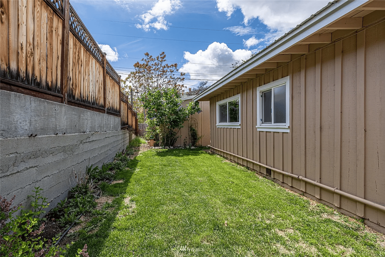 420 E Eli Avenue