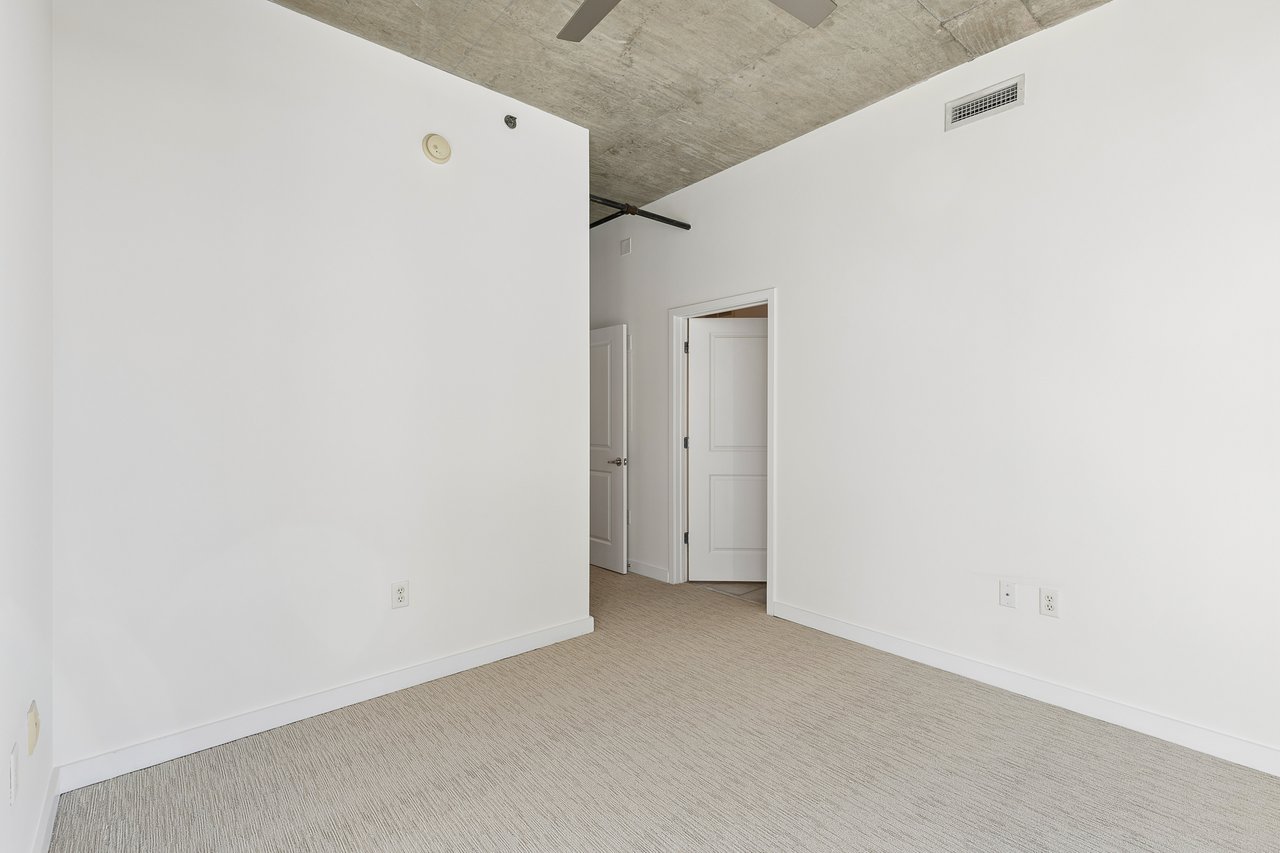 943 Peachtree Street NE Unit 913