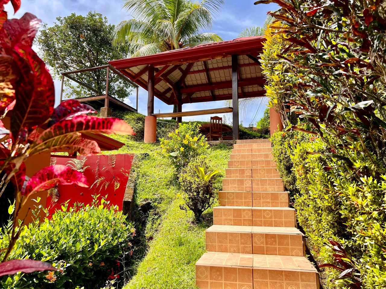 Peaceful 2-Bedroom Home in a Lush Garden in Ojochal