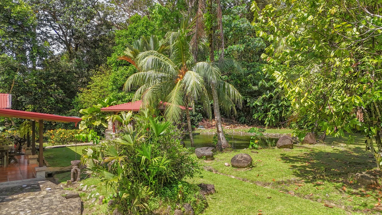 A riverfront 3-bed home on a large property In Ojochal, Costa Rica