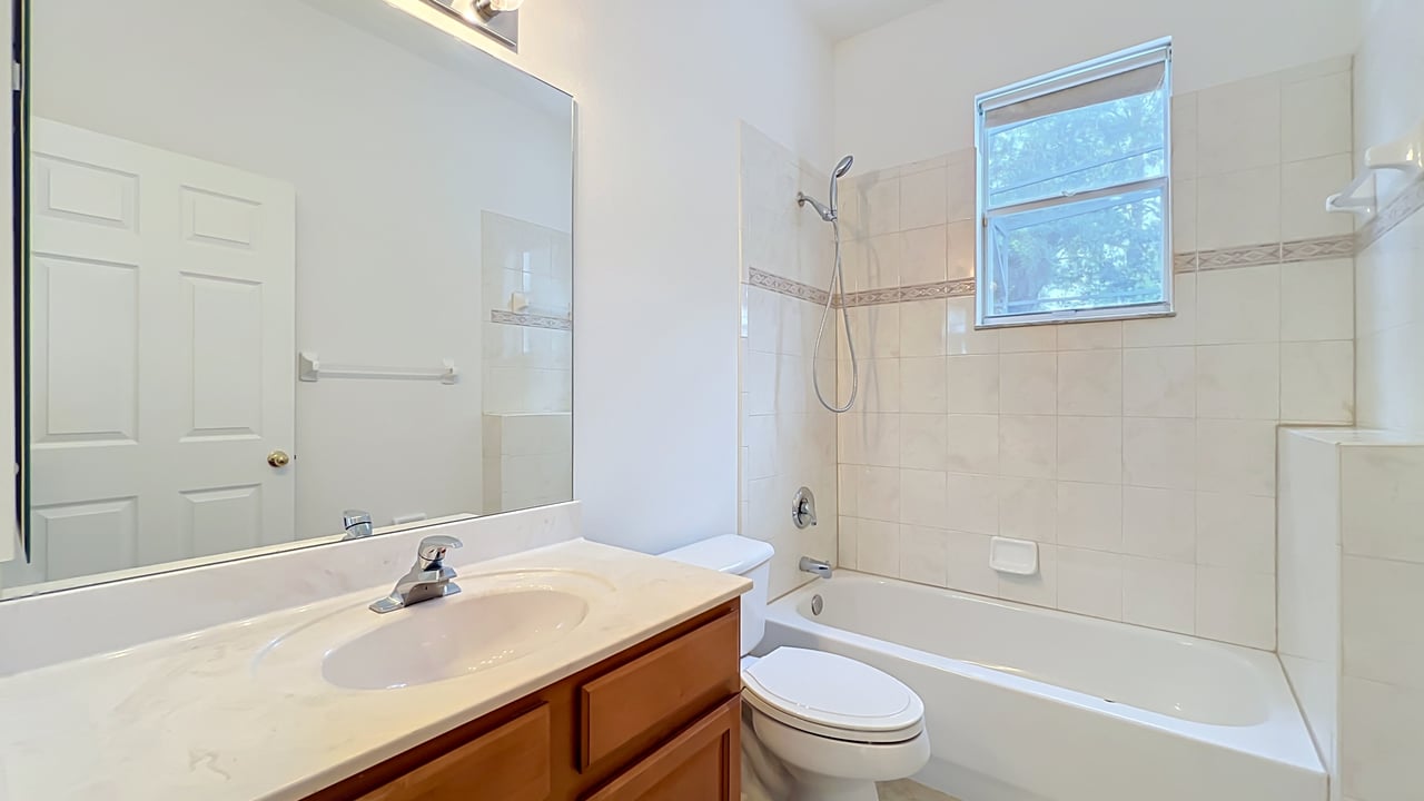 Orlando Vista Lakes 5-Bedroom 4-Bathroom Home and Lifestyle