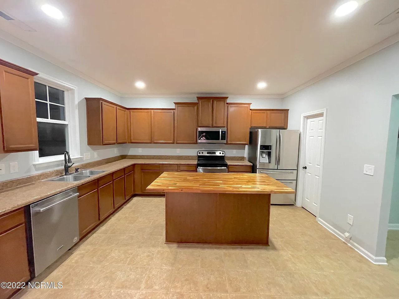 102 Lumis Ct