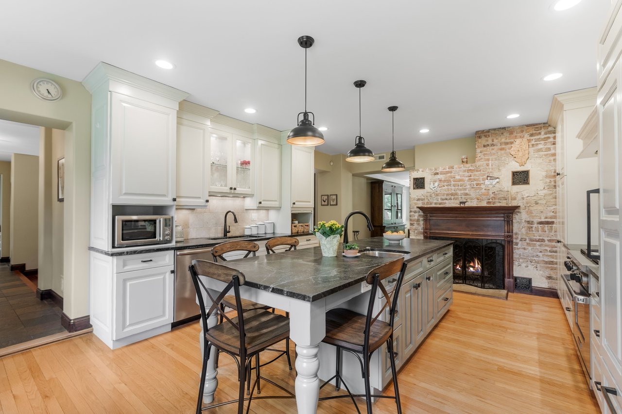 1520 Telegraph Road, Lake Forest