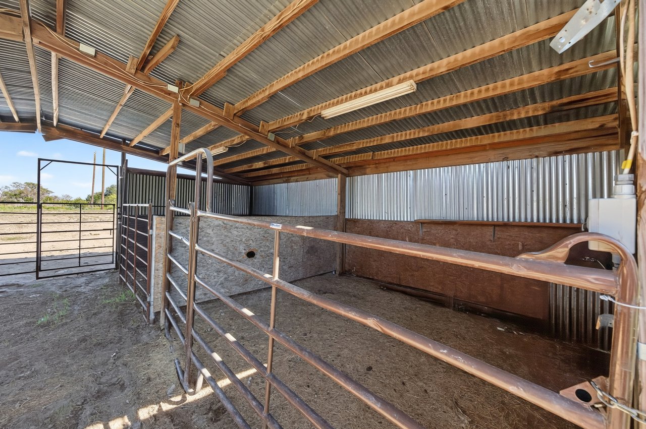 277 Private Road 1611
