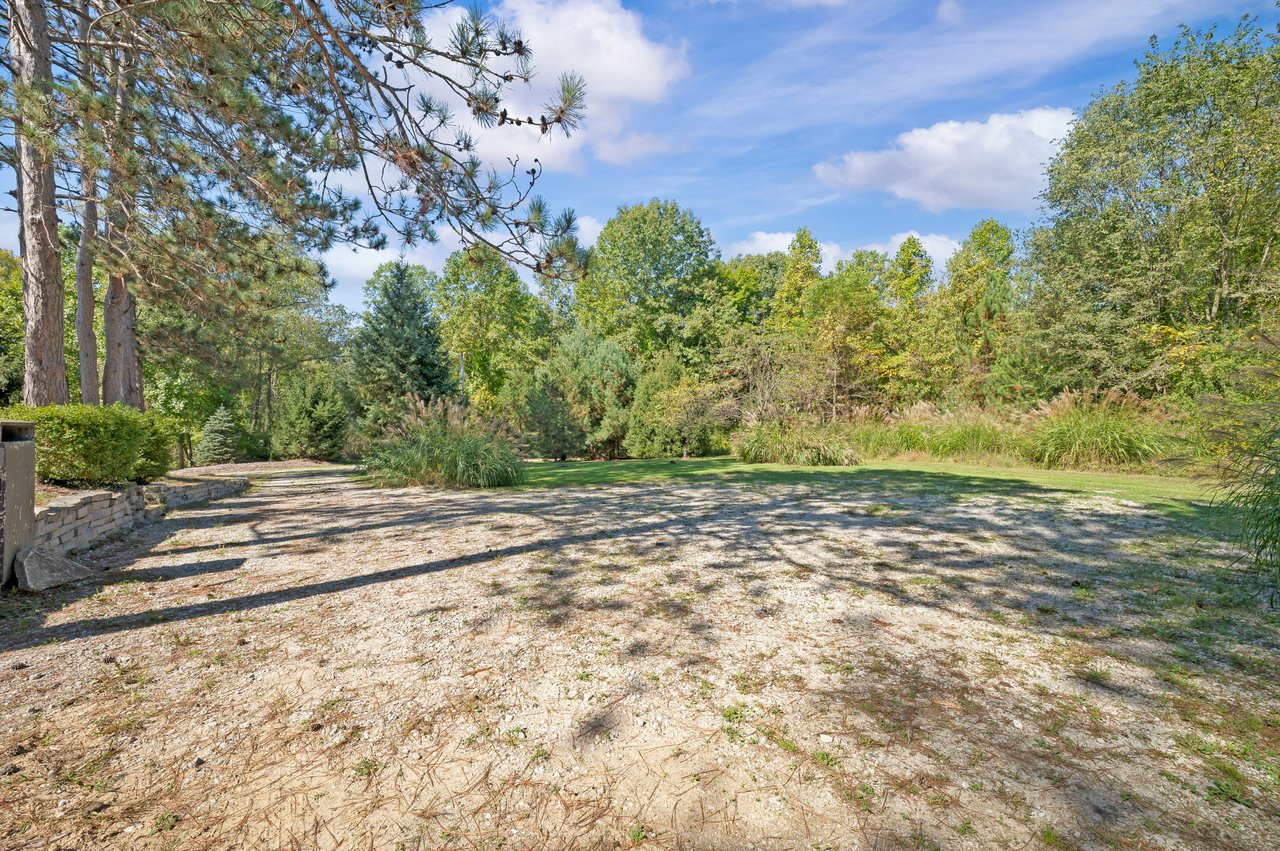 2408 E 800 N, La Porte, IN 46350