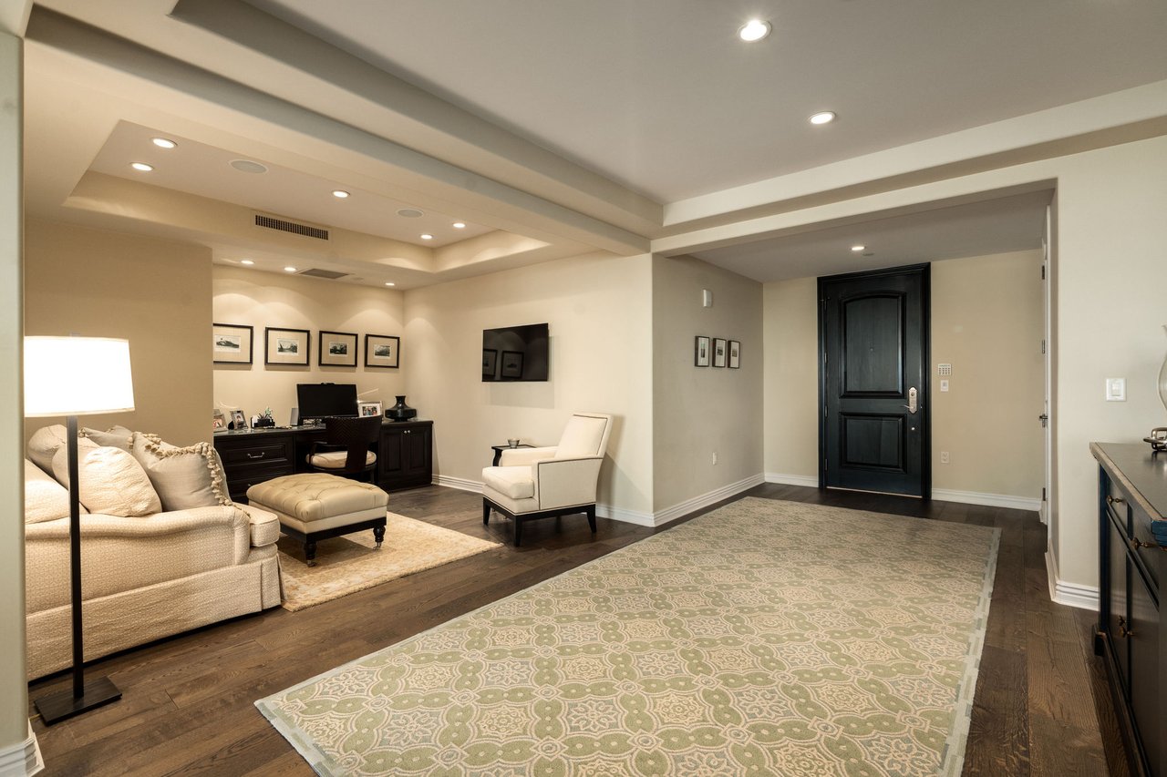 7181 E Camelback Road, 1105