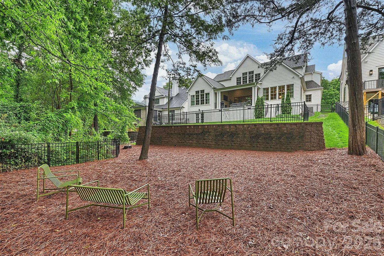 1525 Lynway Dr