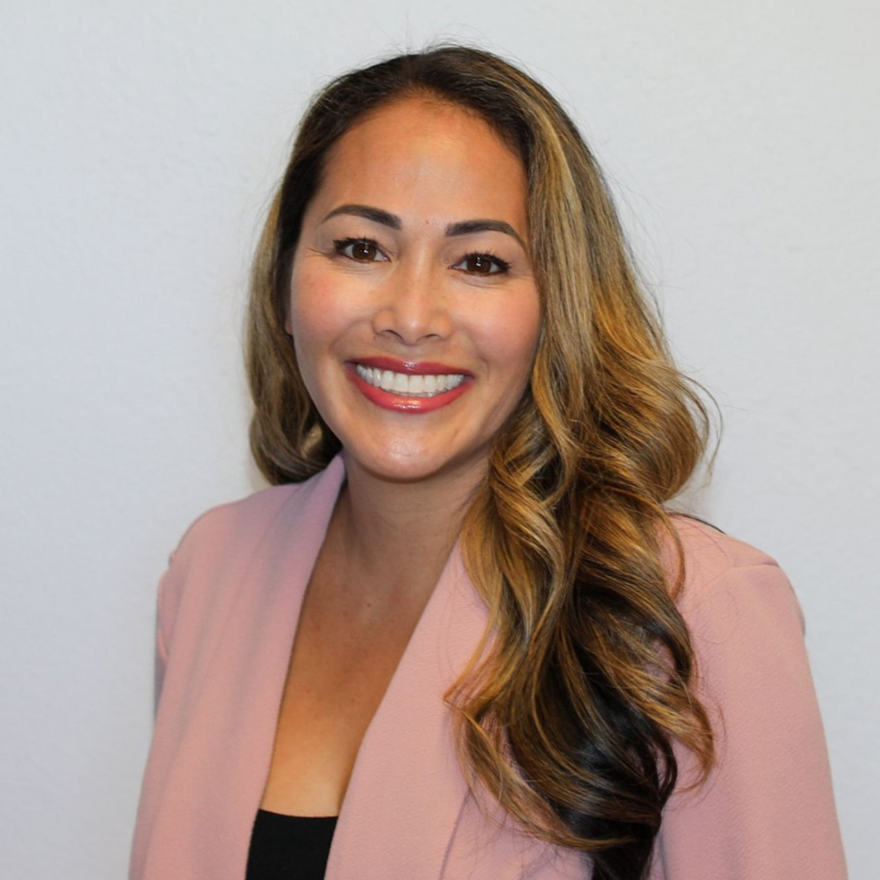 Glenda Chong Makawao, HI Real Estate Agent Headshot