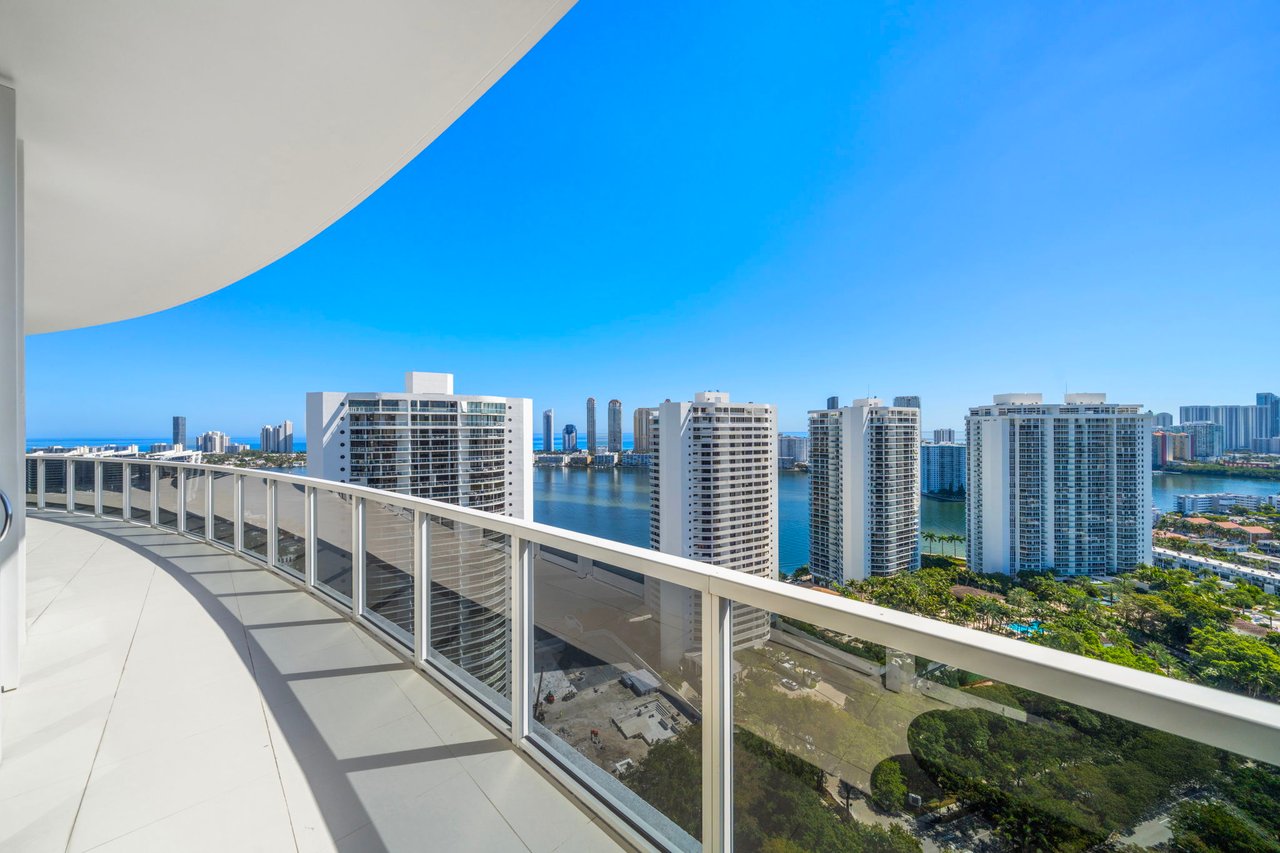 4100 Island Blvd # 1 Unit: PH-1