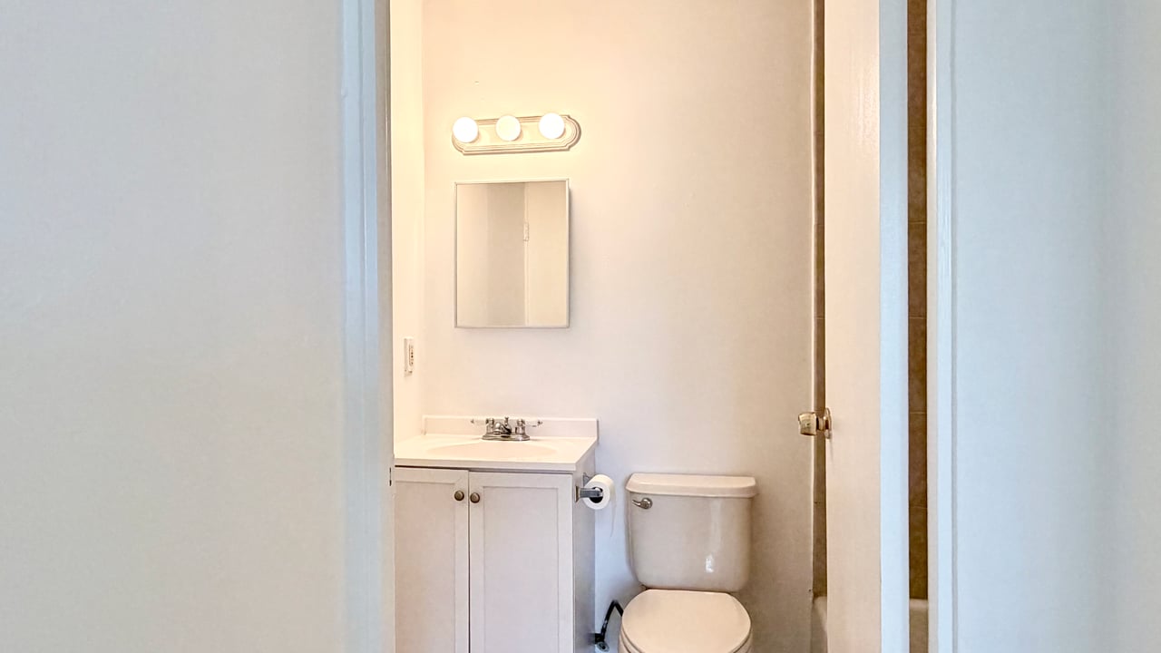 Casselberry Three-Bedroom, Two-Bathroom Duplex Unit with Private Yard