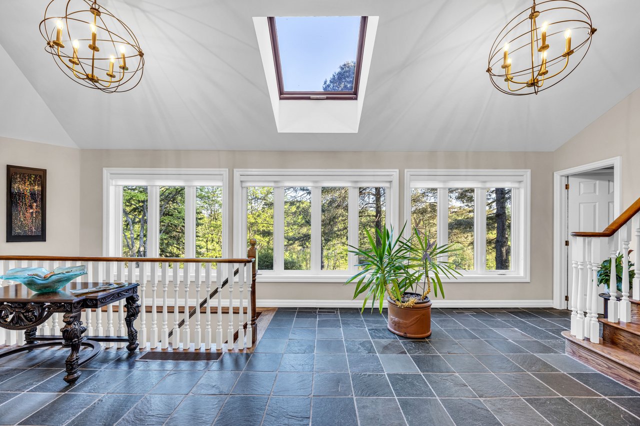 2360 8 Side Road, Burlington