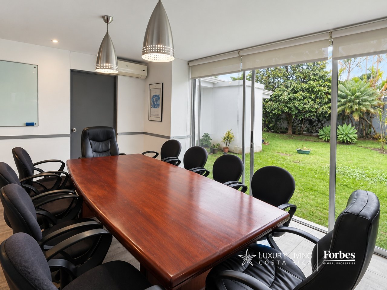 21574 - Sale of a building with an excellent location in Barrio Dent