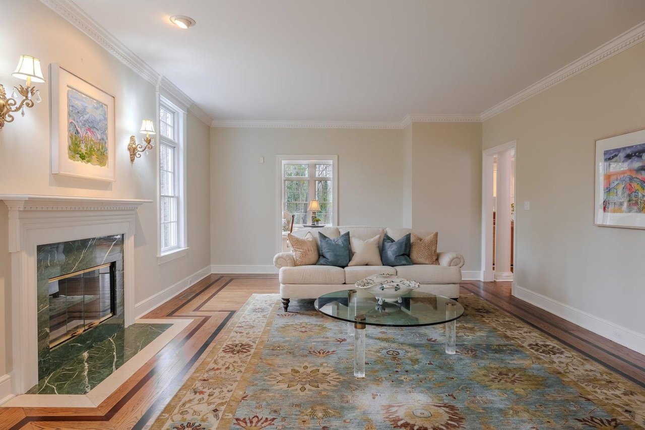 51 Lloyd Ln