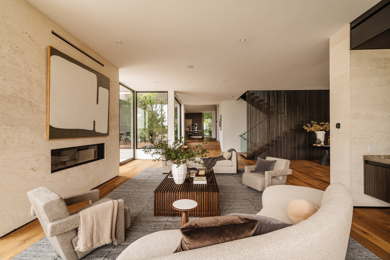 1383 Londonderry Pl, Sunset Strip