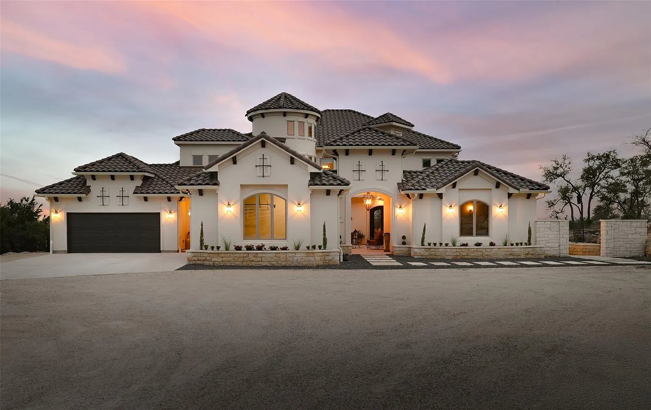 Incredible Equestrian Property - Main House, Guest House, Barn, Stables, Apartment, Riding Arena and Corrals