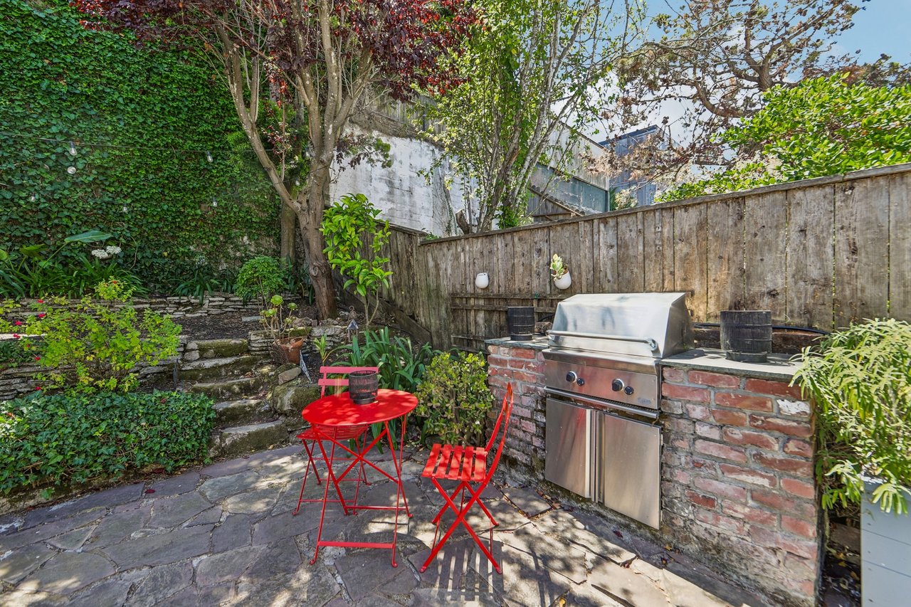 3855-A 18th Street