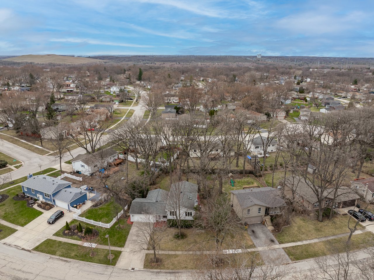 8000 Oakview Lane, Woodridge