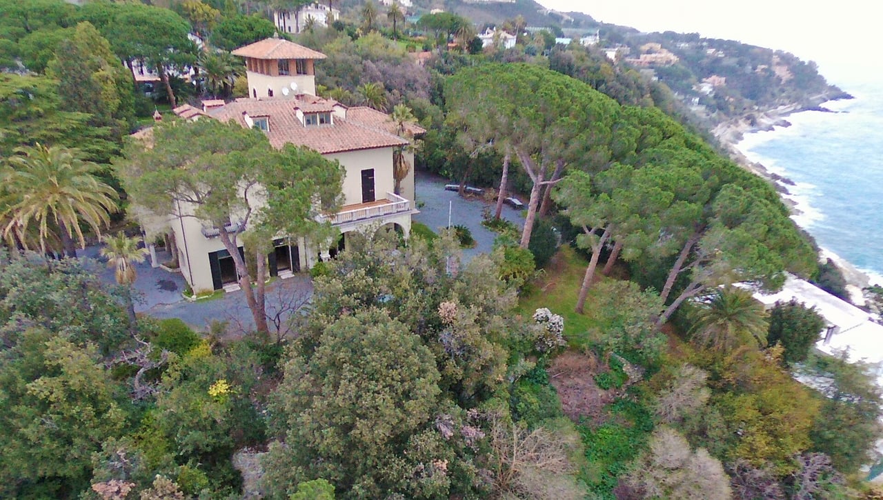 Luxury Seafront Villa in Liguria