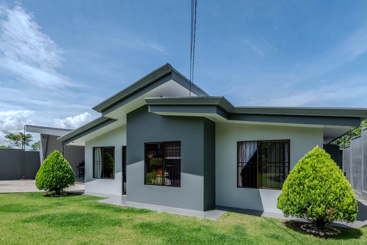 Spacius Home in Pérez Zeledón | 3 bedrooms, 3 Bathrooms 