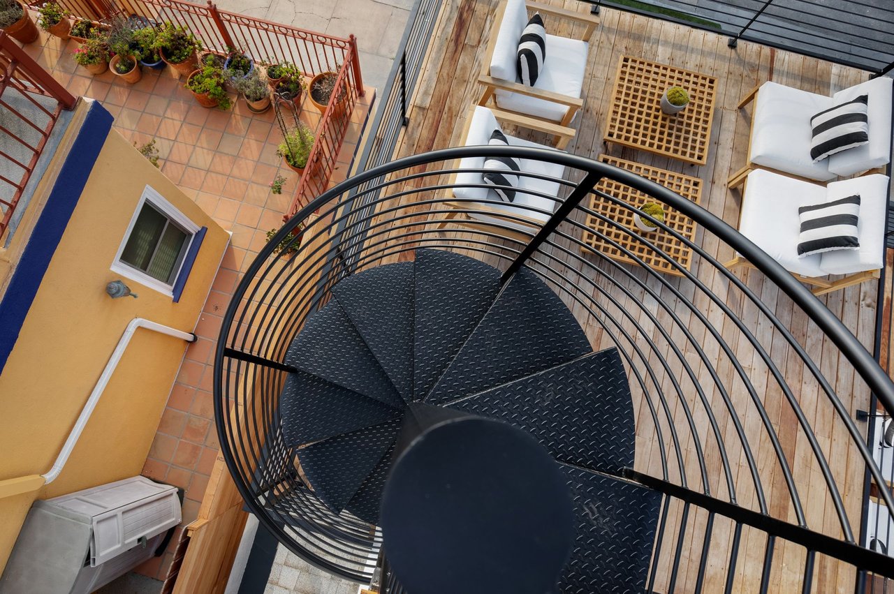 574 Mount Holyoke Ave