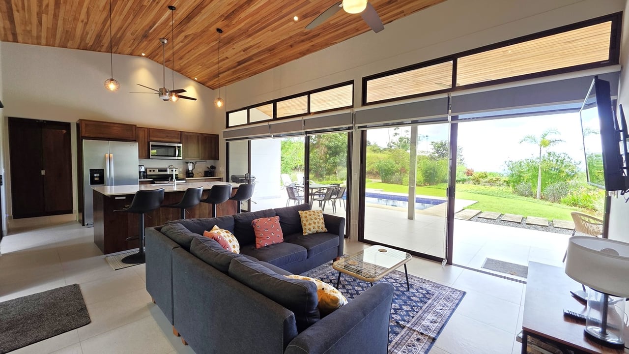 Tropical Turnkey Retreat in Gated Community