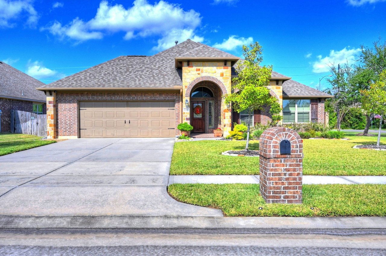 11102 Roundtable Dr